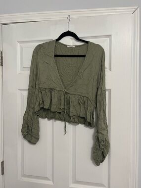 Vneck long sleeve cropped top